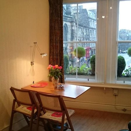 Royal Mile Apartment, 1 Minute From The Castle. 에든버러 외부 사진