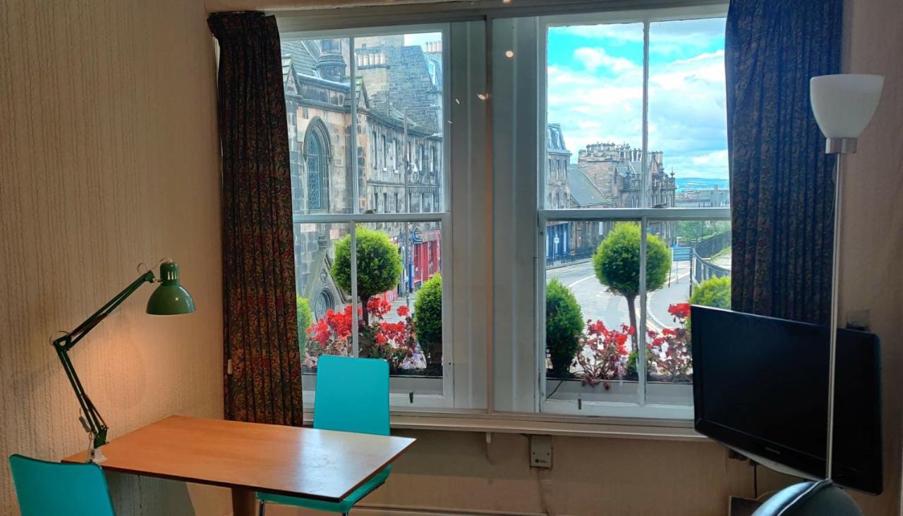 Royal Mile Apartment, 1 Minute From The Castle. 에든버러 외부 사진