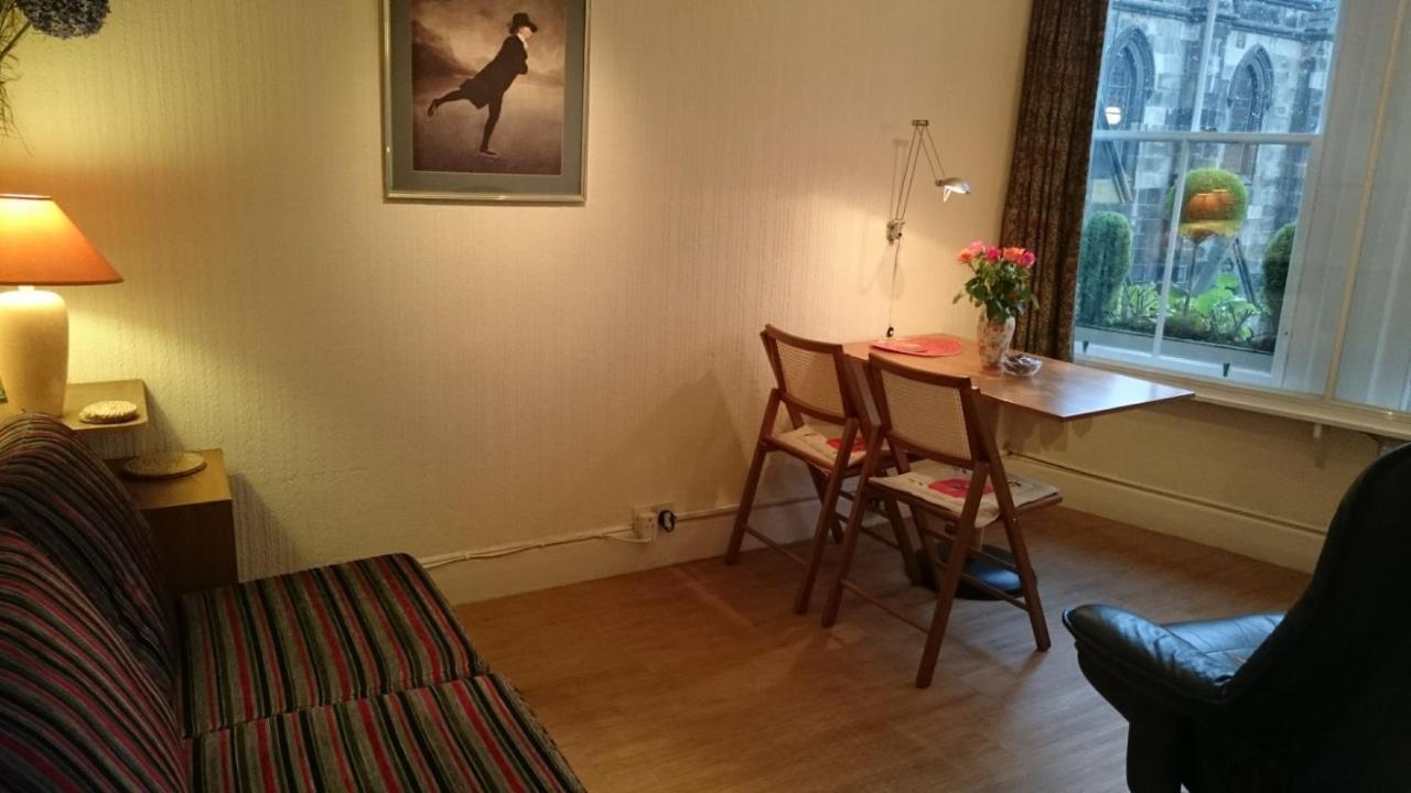 Royal Mile Apartment, 1 Minute From The Castle. 에든버러 외부 사진